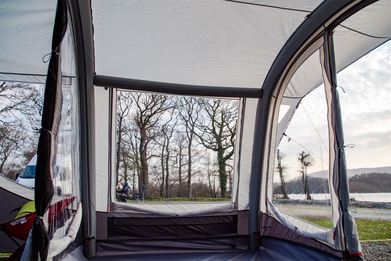 The robust structure of the Vango Magra allows you to venture away in all weathers and gives you a very light and airy space.