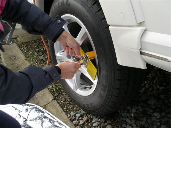 Milenco Compact C Wheel Clamp image 5