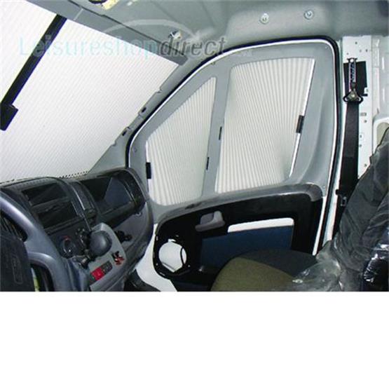 Remifront side blinds for Renault Master 04/2011 onwards image 2