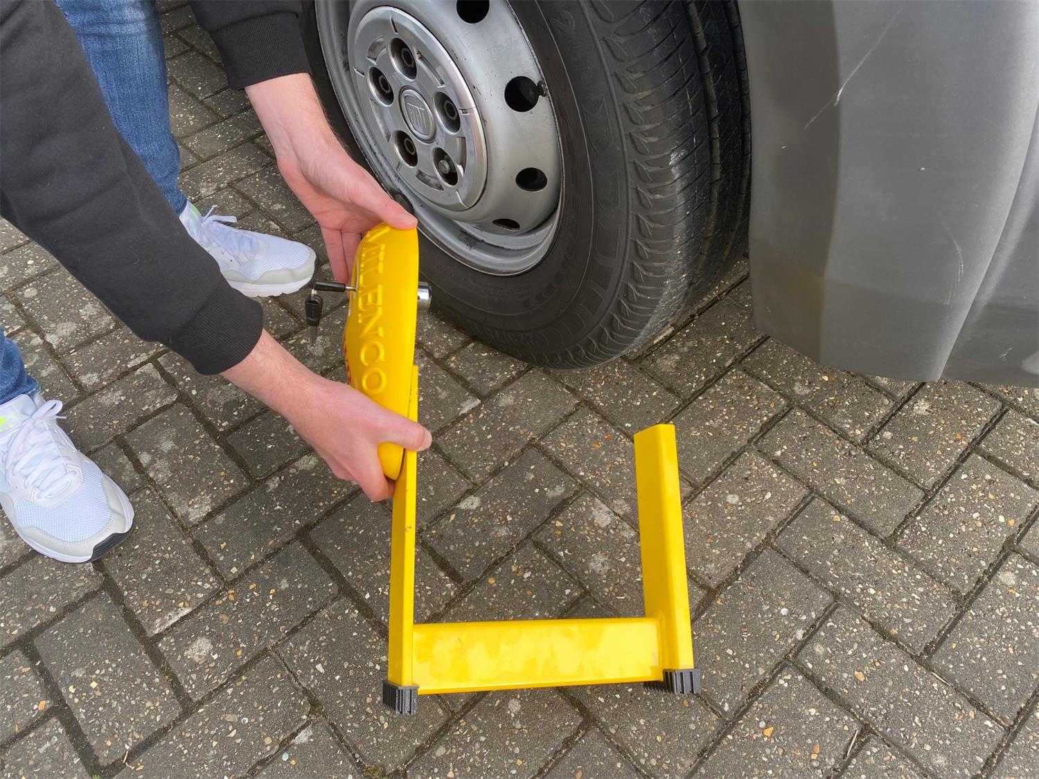 Milenco Wraith 2 Wheel Lock (for Motorhomes) Milenco Code 6941