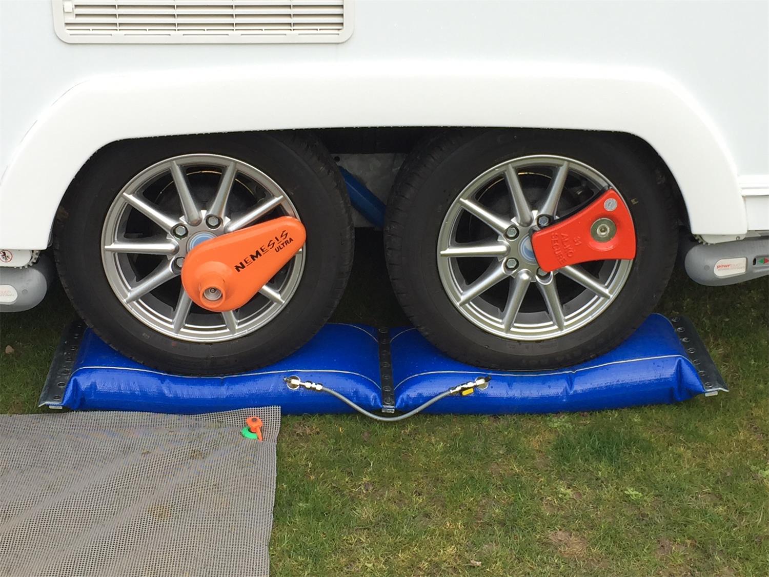 Lock 'n' Level Twin Axle Caravan and Motorhome Levelling aids