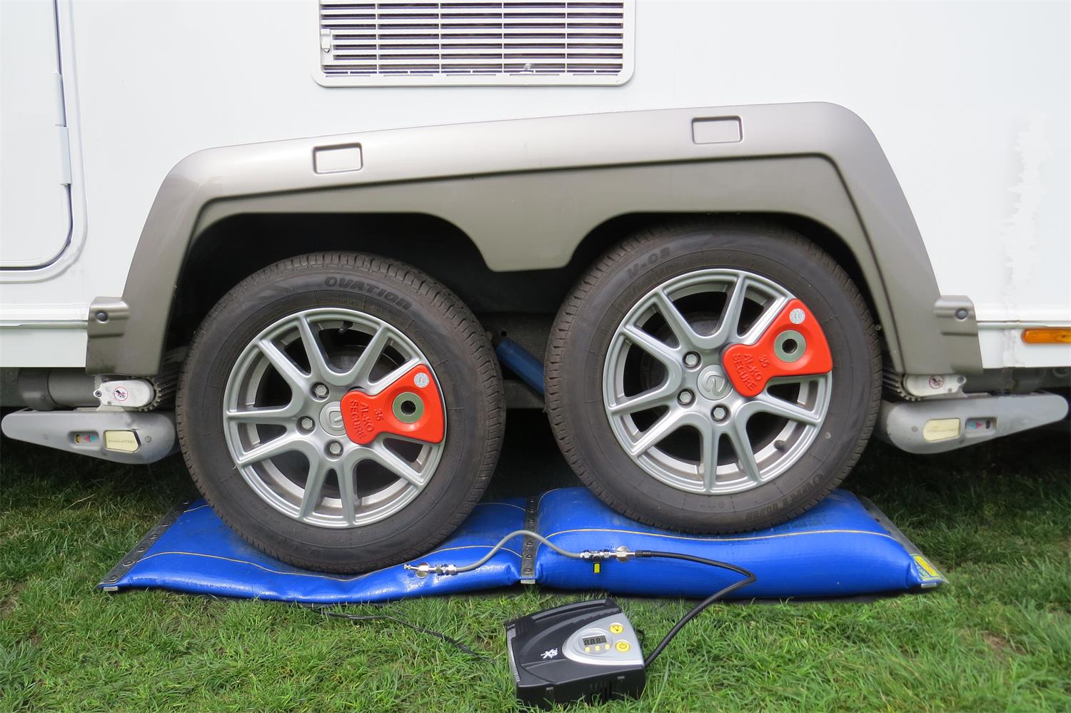 Lock 'n' Level Twin Axle Caravan and Motorhome Levelling aids