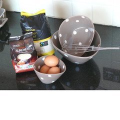 Set Of 3 Serving Bowls- Brown With Polka Dots