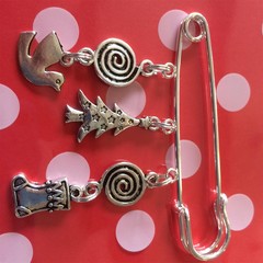 Christmas Pin brooch perfect Christmas stocking filler