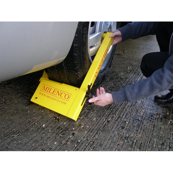 Milenco Compact Wheelclamp image 5