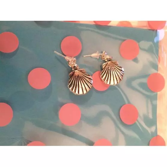 shell stud style earrings great christmas/ birthday caravan gift image 1