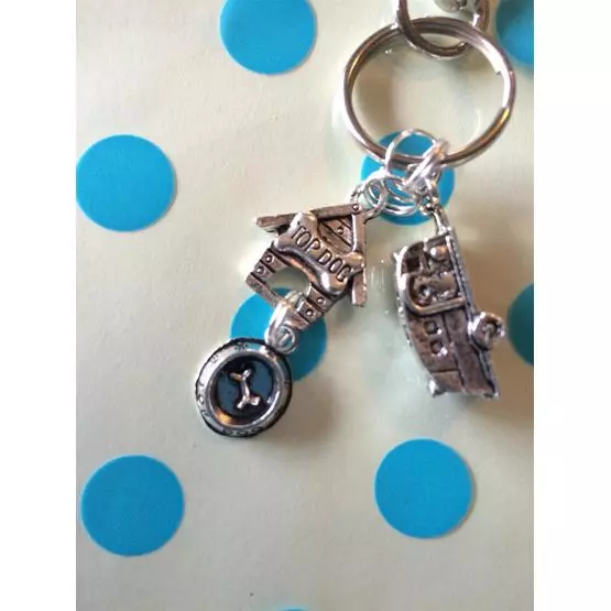Keyring for all caravanners who also love dogs! Key ring with caravan, top dog bowl and kennel charms great christmas/ birthday gift image 1
