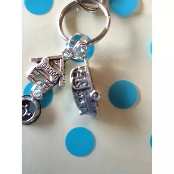 Keyring for all caravanners who also love dogs! Key ring with caravan, top dog bowl and kennel charms great christmas/ birthday gift image 3